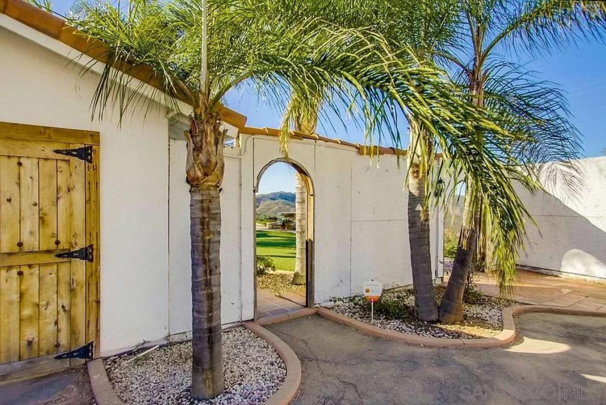Private Home On 10 Acres - Heated Salt Pool & Jacuzzi, Mountain & City Views, Horseshoes, Basketball, Bbq, Golf Putting, Foosball, Croquet, Bose Stereo, White Cotton Bedding - Hilltop Hacienda, Pool Heat Optional Jamul Экстерьер фото
