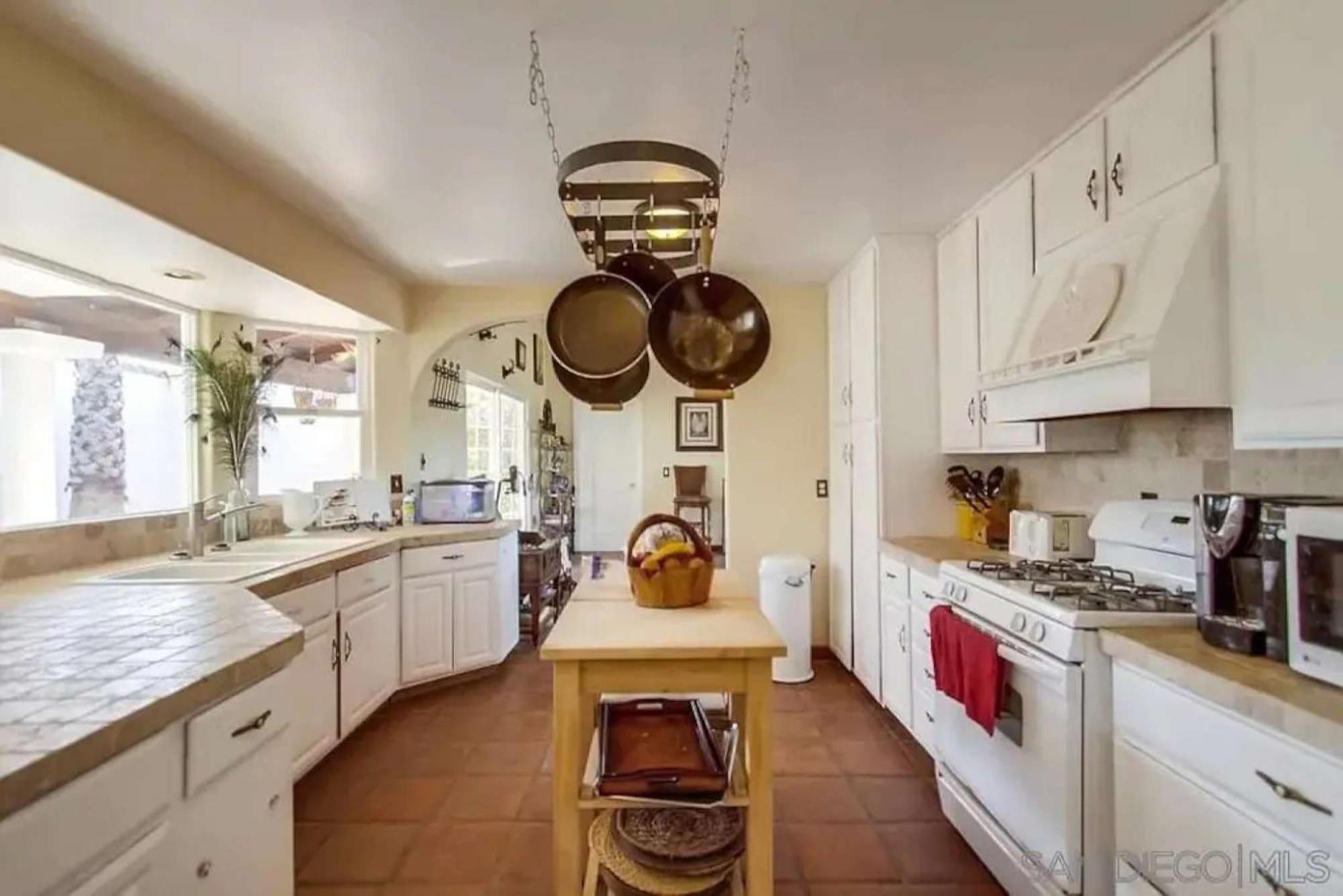 Private Home On 10 Acres - Heated Salt Pool & Jacuzzi, Mountain & City Views, Horseshoes, Basketball, Bbq, Golf Putting, Foosball, Croquet, Bose Stereo, White Cotton Bedding - Hilltop Hacienda, Pool Heat Optional Jamul Экстерьер фото
