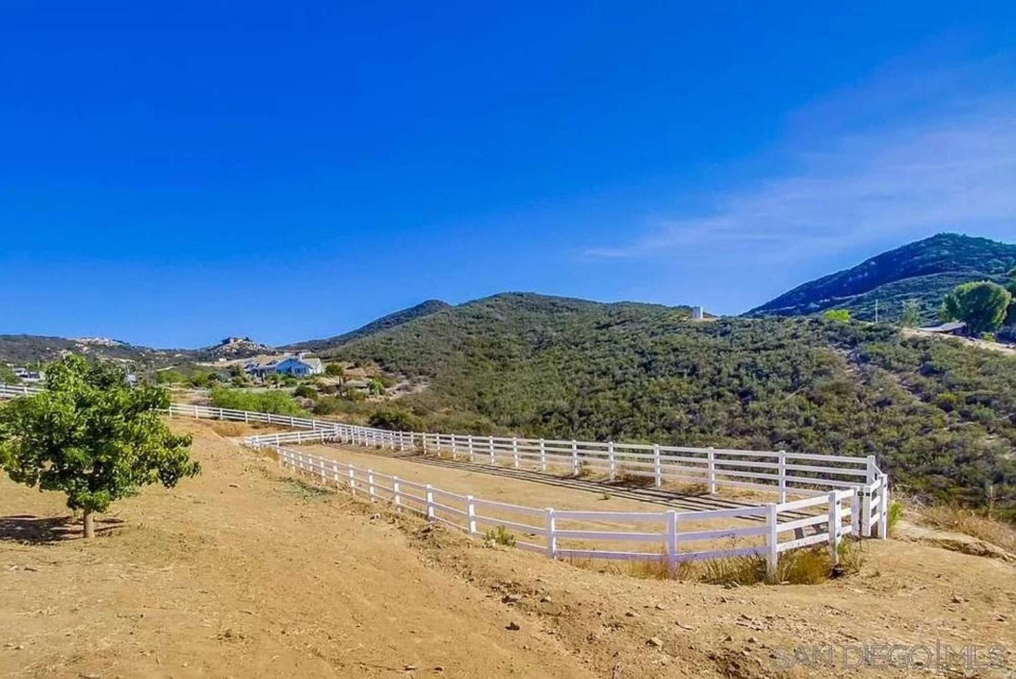 Private Home On 10 Acres - Heated Salt Pool & Jacuzzi, Mountain & City Views, Horseshoes, Basketball, Bbq, Golf Putting, Foosball, Croquet, Bose Stereo, White Cotton Bedding - Hilltop Hacienda, Pool Heat Optional Jamul Экстерьер фото